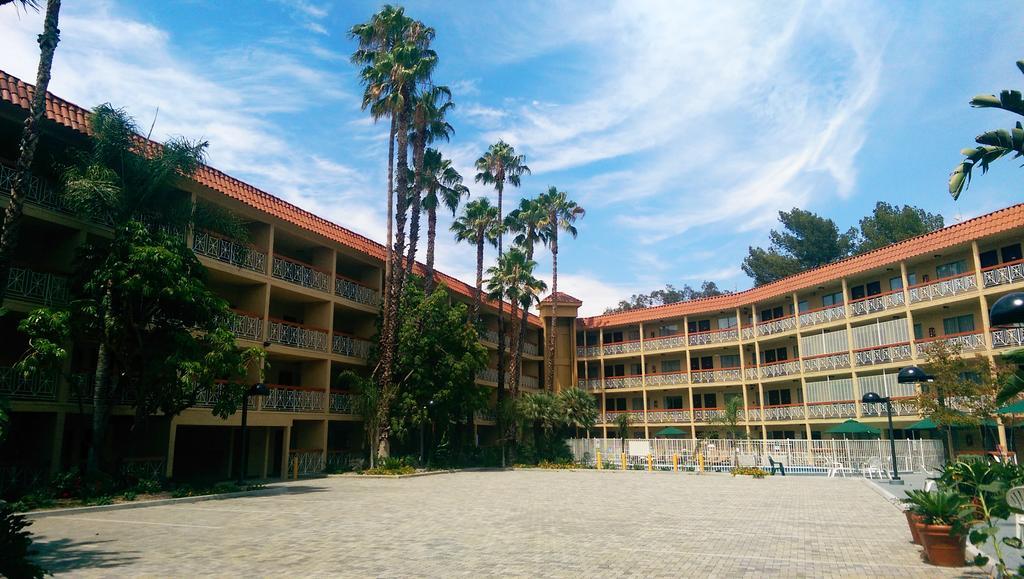 Ramada By Wyndham Burbank Airport Hotel Exterior photo