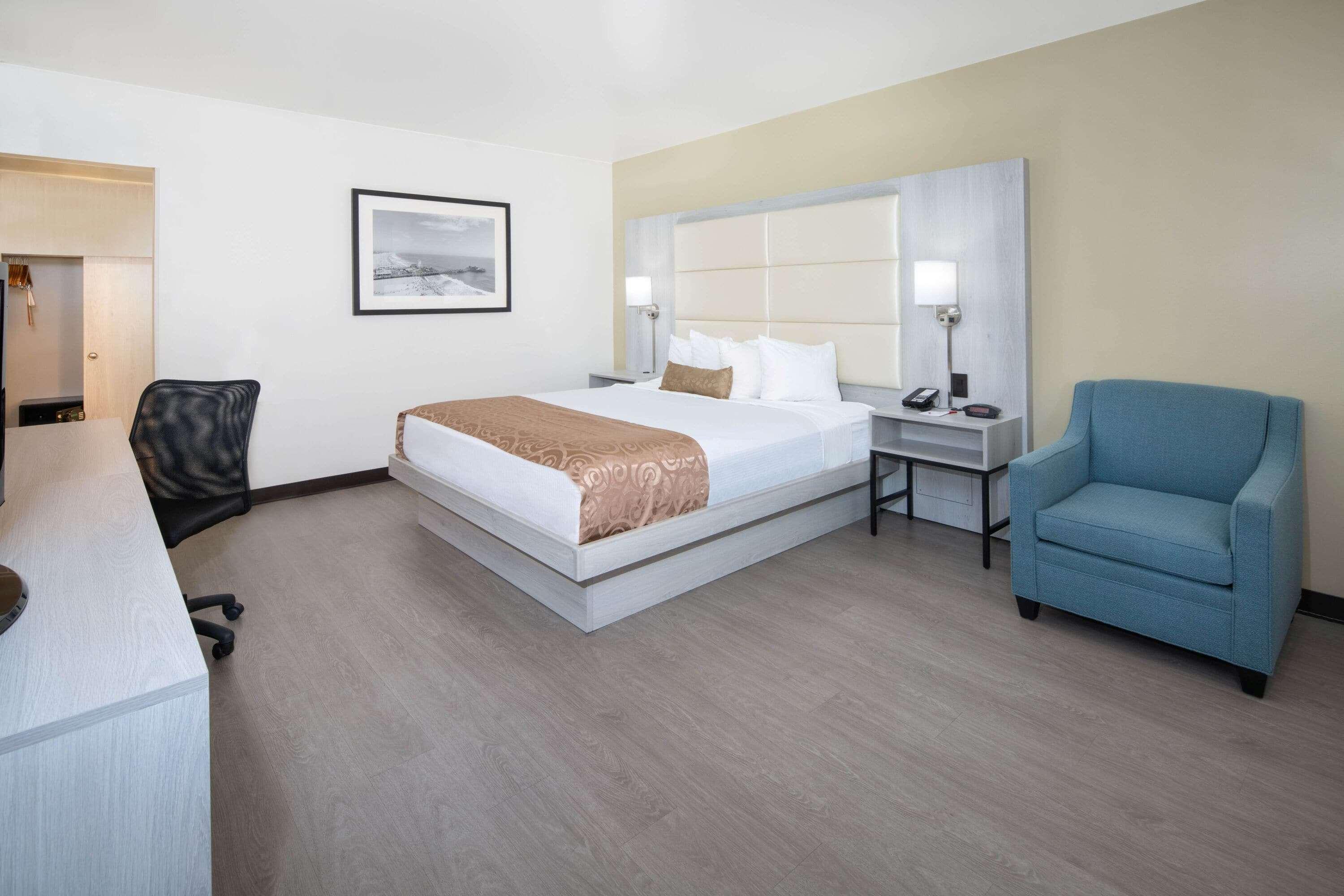 Ramada By Wyndham Burbank Airport Hotel Exterior photo