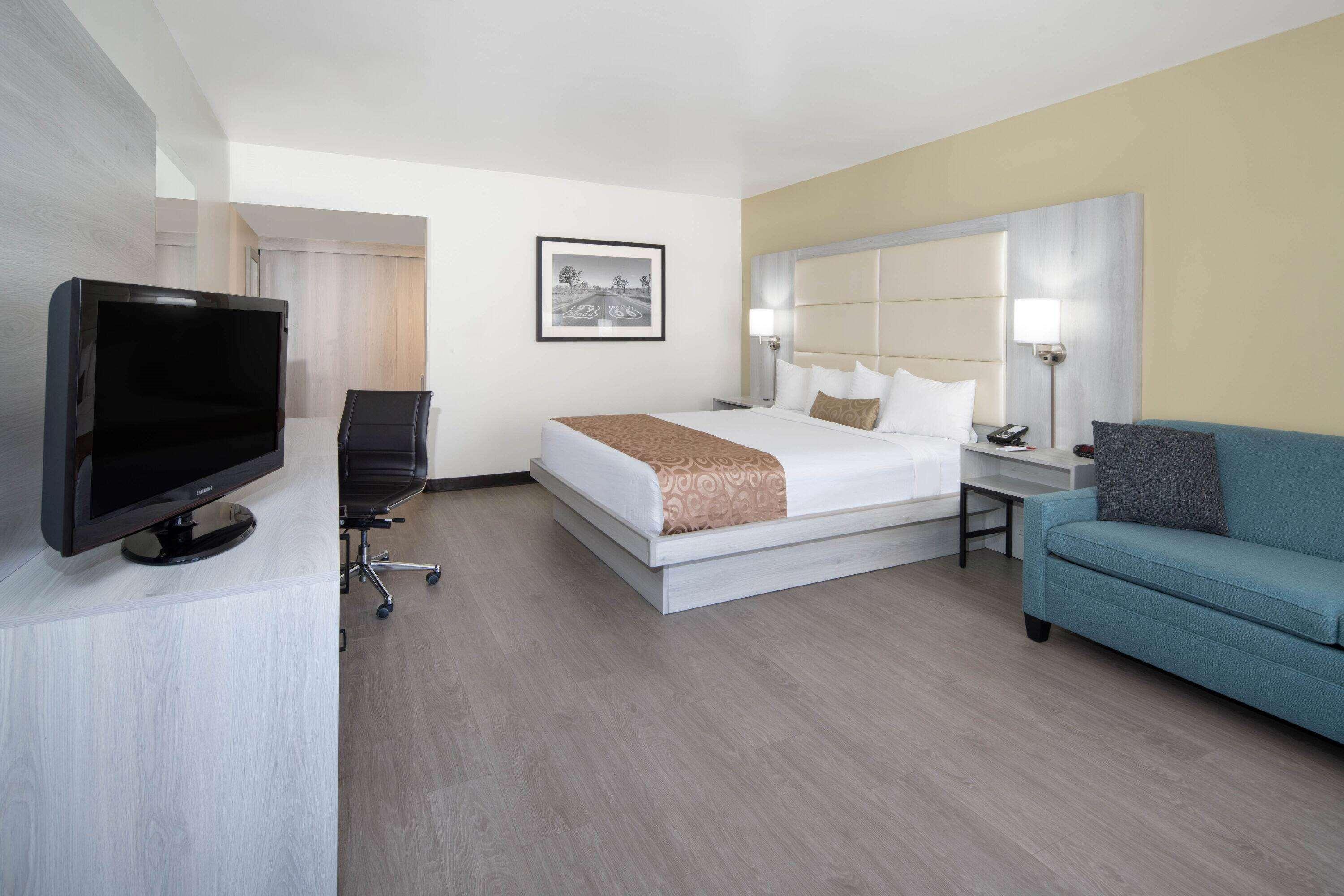 Ramada By Wyndham Burbank Airport Hotel Exterior photo