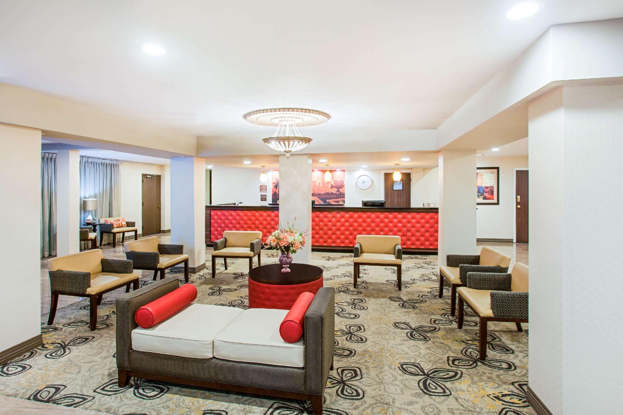 Ramada By Wyndham Burbank Airport Hotel Exterior photo