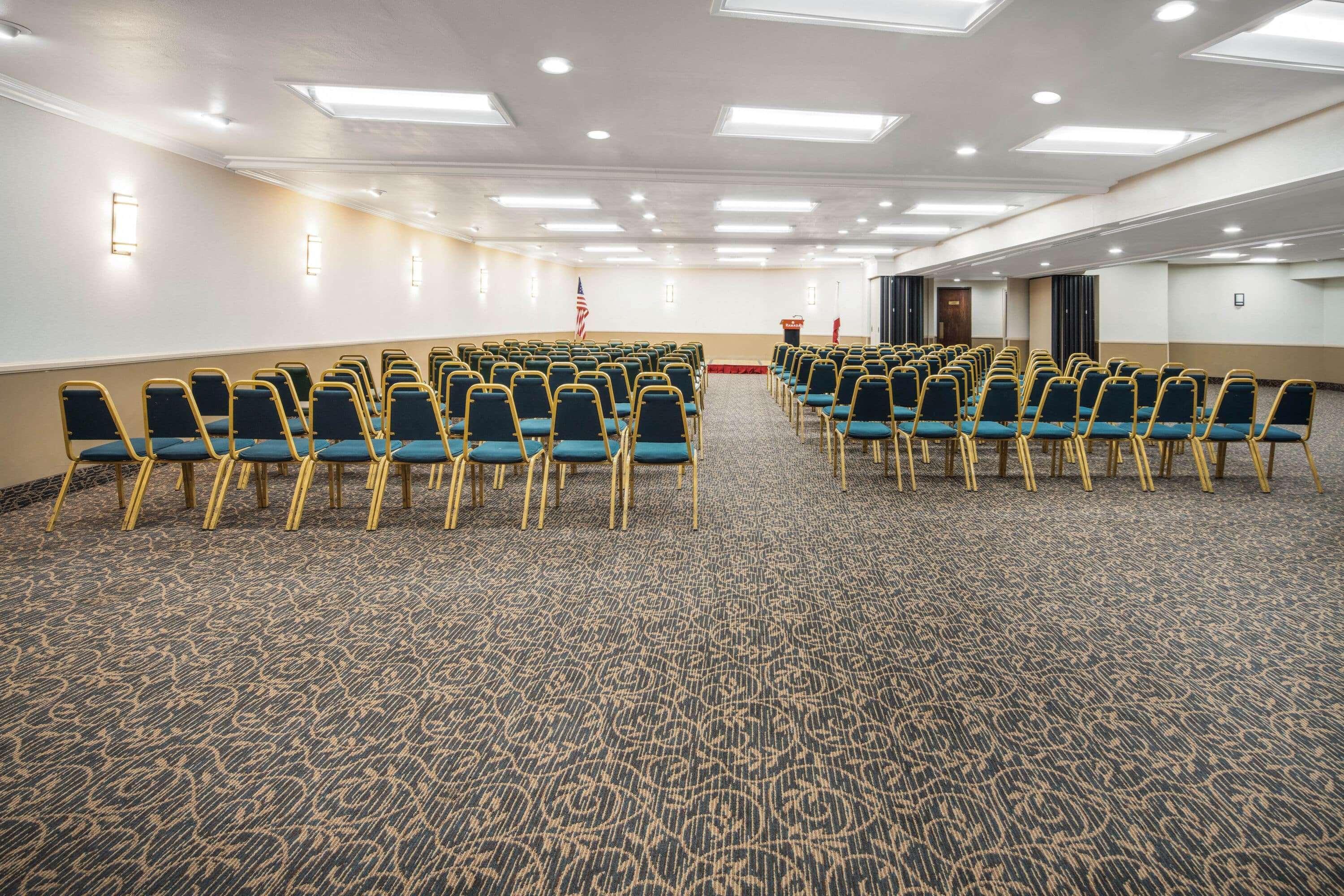 Ramada By Wyndham Burbank Airport Hotel Exterior photo