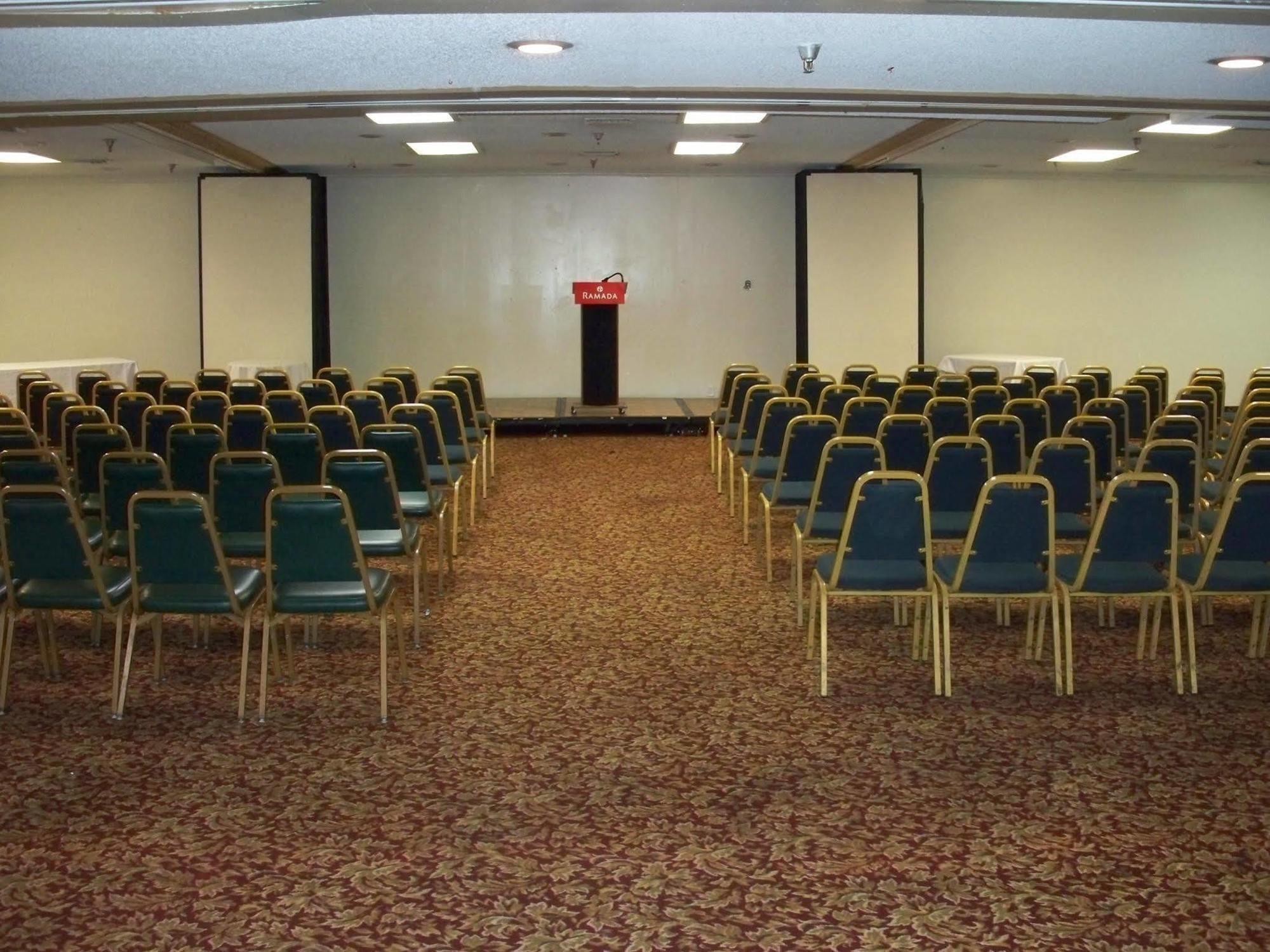 Ramada By Wyndham Burbank Airport Hotel Exterior photo