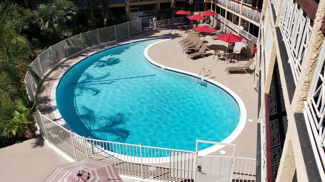 Ramada By Wyndham Burbank Airport Hotel Exterior photo